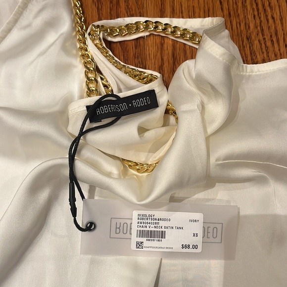 NWT Robertson + Rodeo Woman’s Chain V Neck Satin Tank Size XS - Picture 3 of 4